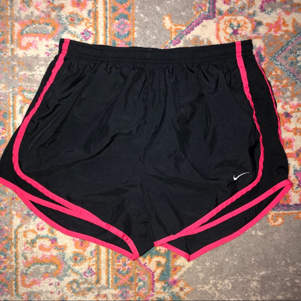 Nike Tempo Shorts - black w red/coral trim MED.